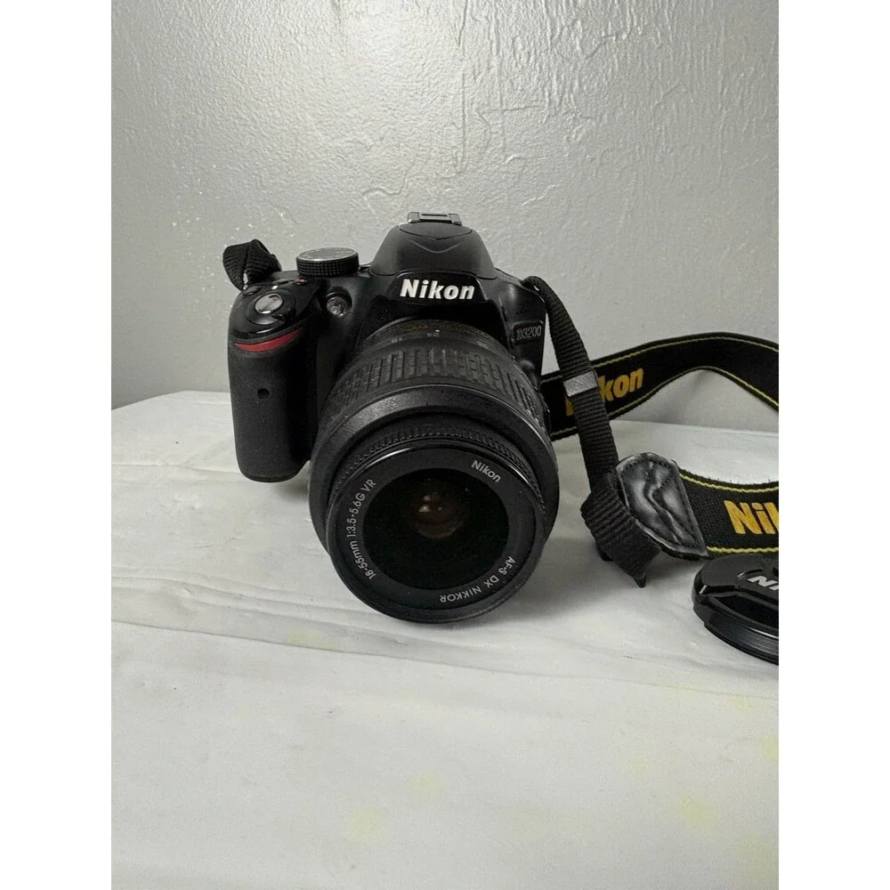 Nikon D3200 24.2MP Digital SLR Camera - Black (Kit w/ AF-S DX ED VR G 18-55mm